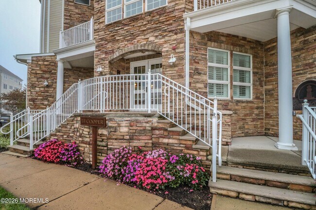 Building Photo - 33 Cooper Ave