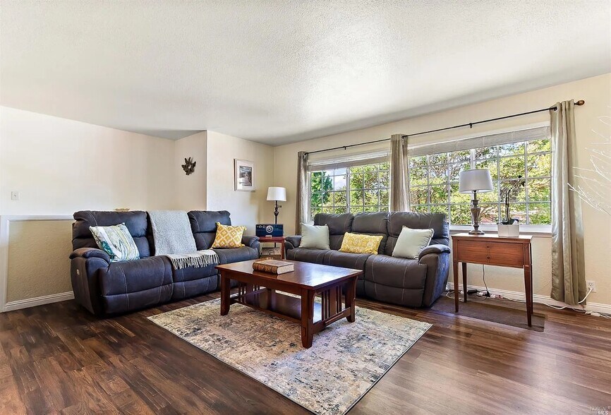 Building Photo - 352 Los Cerritos Dr