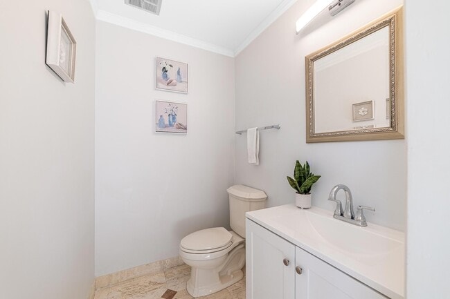 Building Photo - 2519 Barcelona Dr