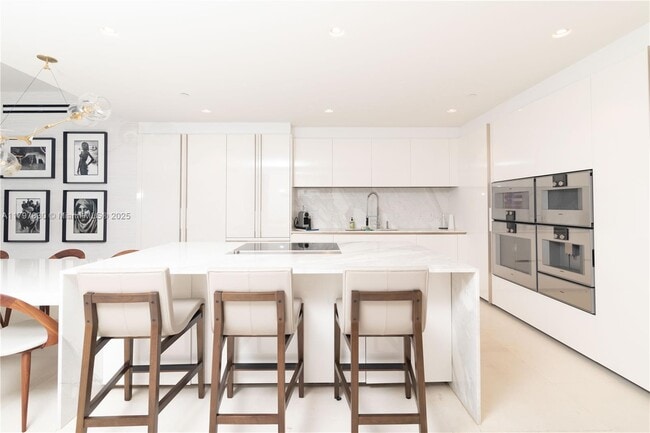Building Photo - 10201 Collins Ave