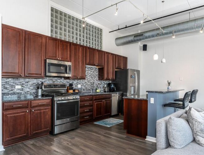 Building Photo - 1224 W Van Buren St