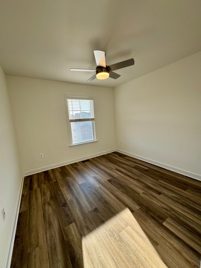 Building Photo - Brand New  END UNIT Townhouse For Rent in ...