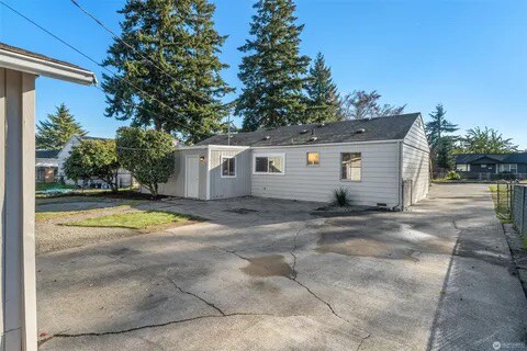 Building Photo - 911 E 52nd St