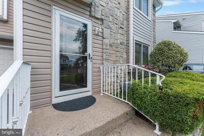 Building Photo - 17 Winchester Dr