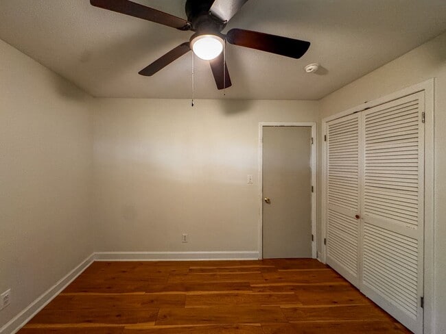 Building Photo - Spacious 4 Bed 2.5 bath Home Close to Fort Bragg