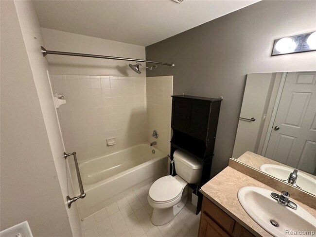 Building Photo - 16056 Morningside