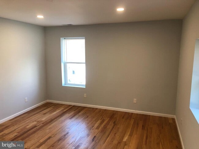 Building Photo - 441 Leverington Ave