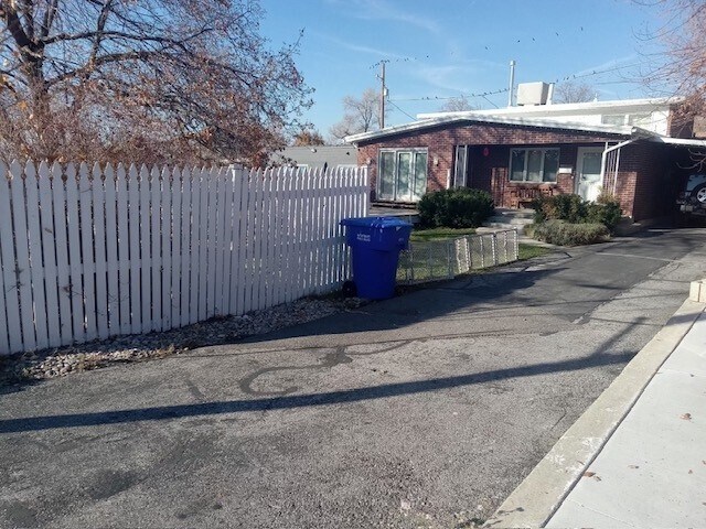 Building Photo - 1711 Gregson Ave