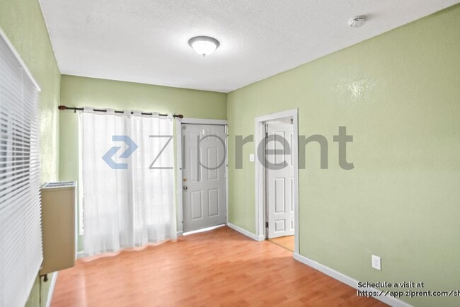 Building Photo - Unit 1