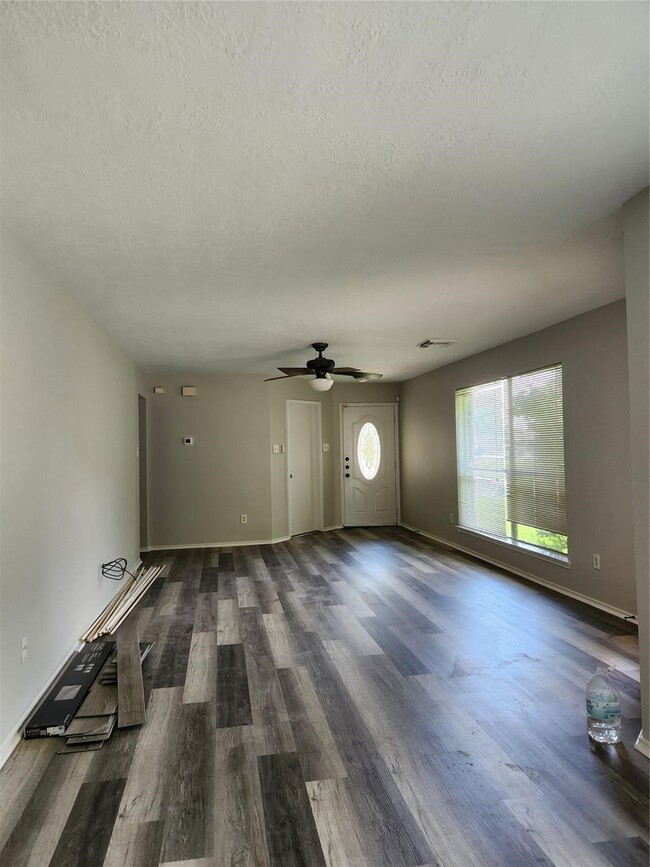 Building Photo - 1900 Old Creek Dr