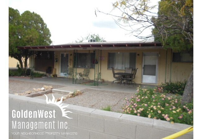 Building Photo - Charming 2Bdm 1Ba Apartment in Phoenix - MI Special