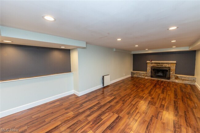Building Photo - 9423 Highland Dr