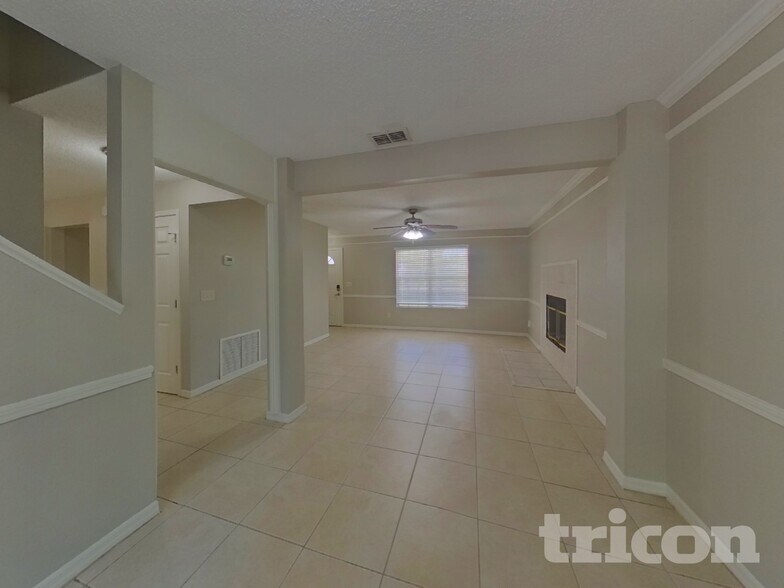 Building Photo - 12739 Serenade Cir N