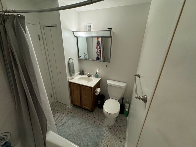 Building Photo - 5910 King James Dr