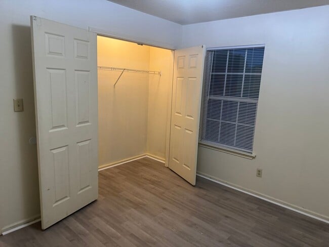 Building Photo - 4215 Walnut Park Dr