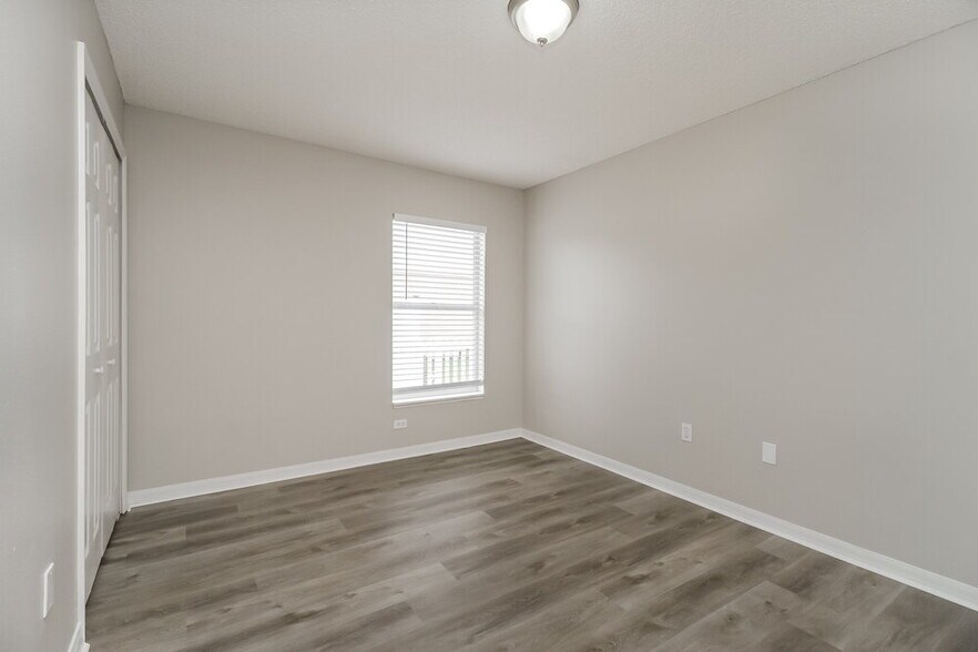 Building Photo - 932 Vanderbilt Dr