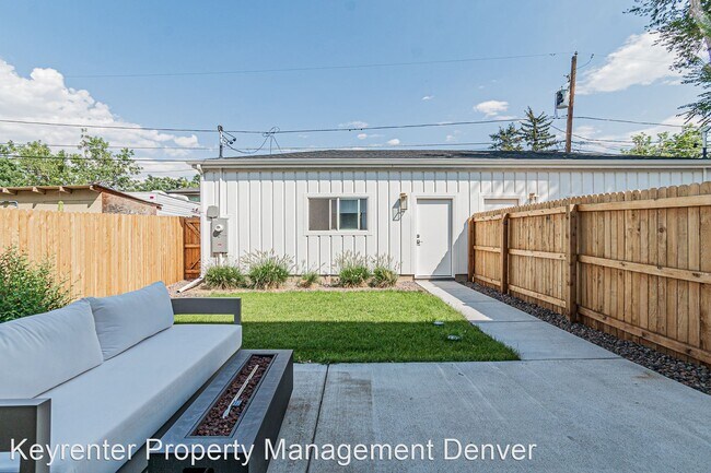 Building Photo - 4 br, 3.5 bath House - 2570 South Cherokee...