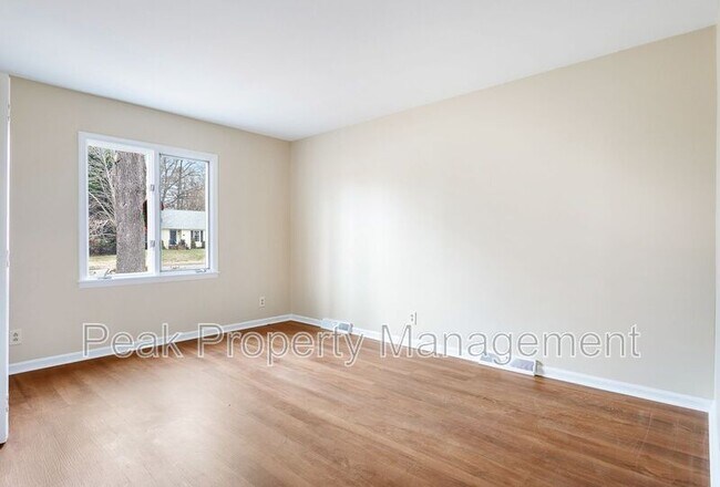 Building Photo - 3212 Vinton St