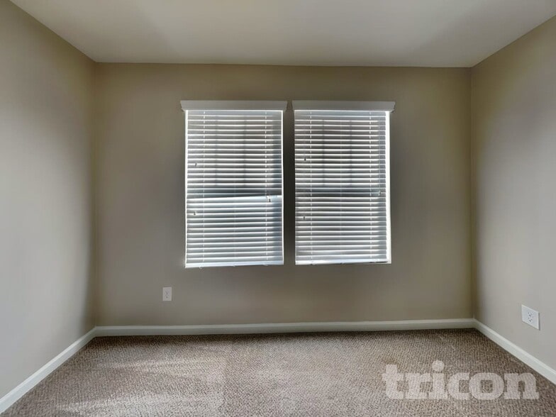 Building Photo - 3545 Saddlebrook Dr