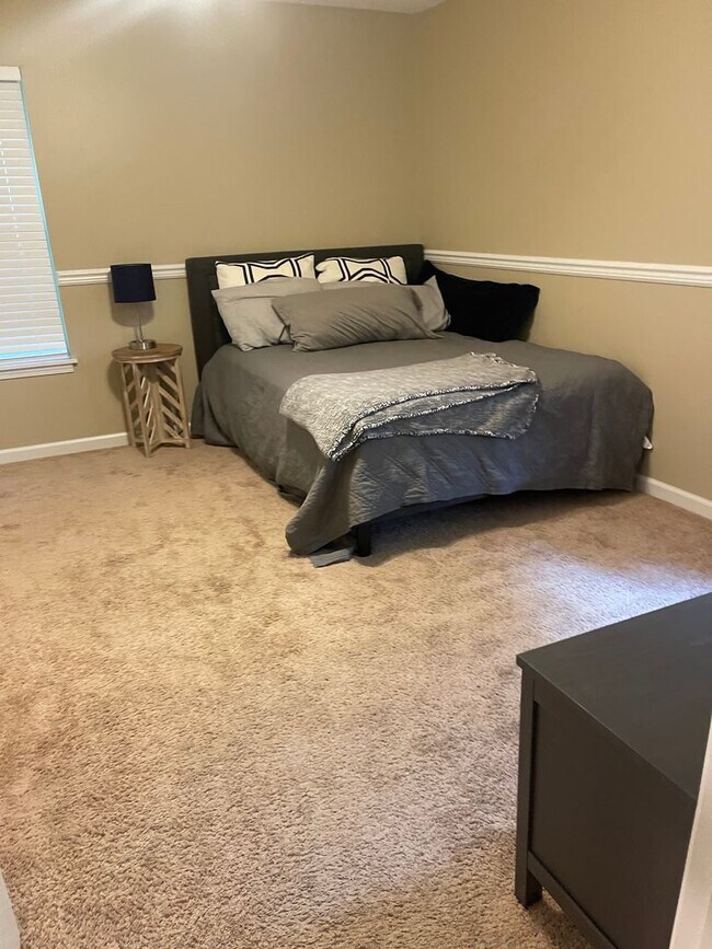 Building Photo - 3 bedroom 2 bath house