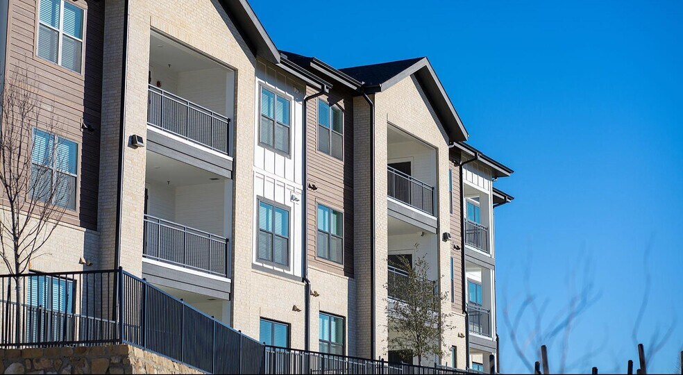 Building Photo - 3500 W Colorado Blvd