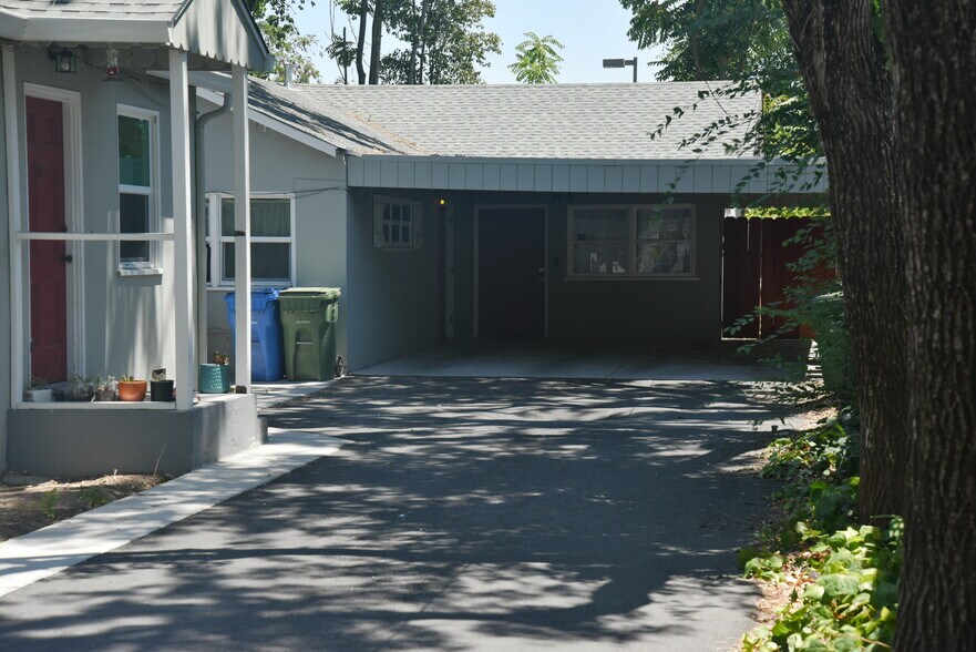 Building Photo - 20 Pleasant Valley Dr