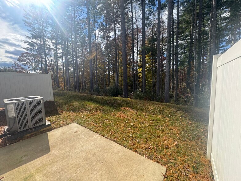 Building Photo - 84 Malcolm Ct