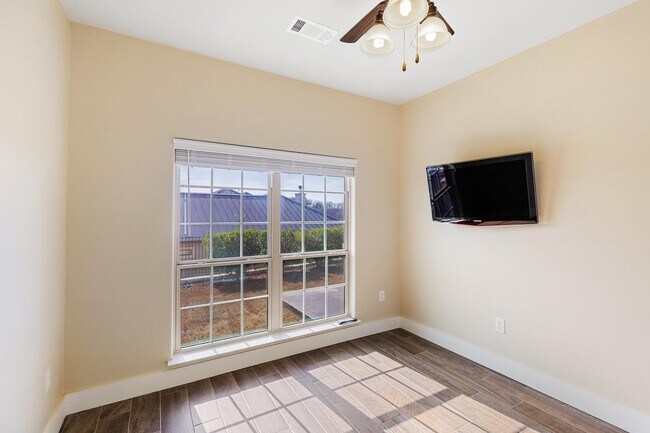 Building Photo - 204 Cat Canyon Rd