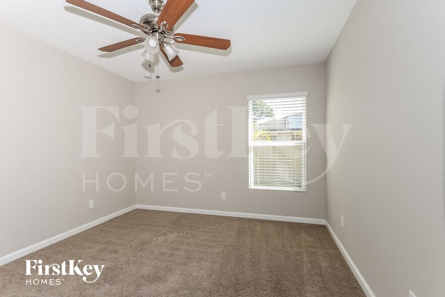 Building Photo - 1371 SW Sudder Ave