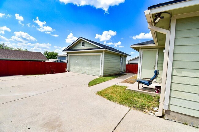 Building Photo - 13525 Briarcreek Loop