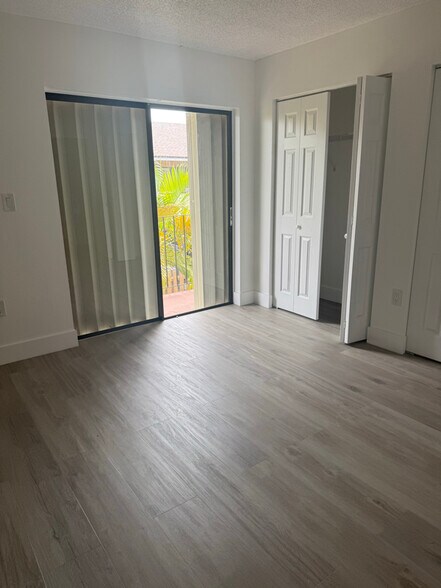 Building Photo - 6866 NW 173rd Dr