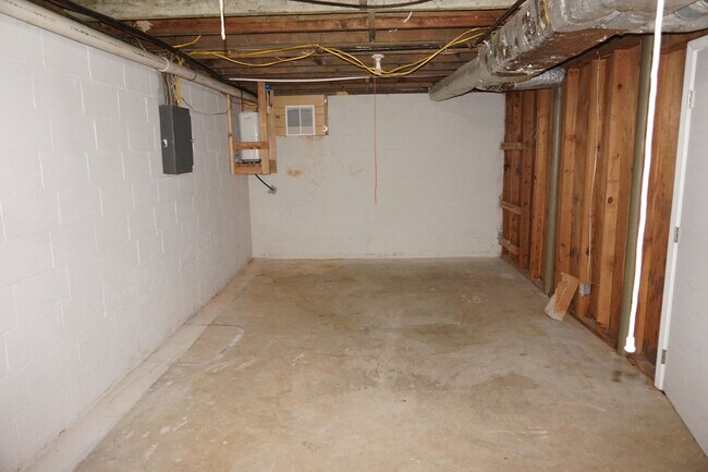 Building Photo - Spacious 5 bed 3 bath home located in Marietta