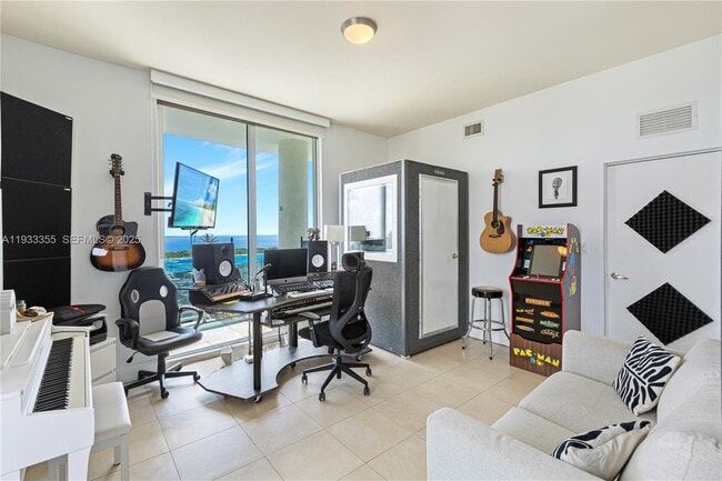 Building Photo - 2525 SW 3rd Ave