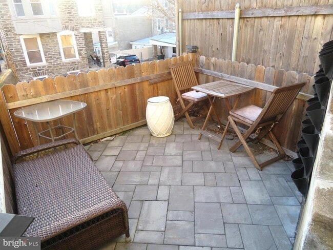 Building Photo - 5206 Ridge Ave