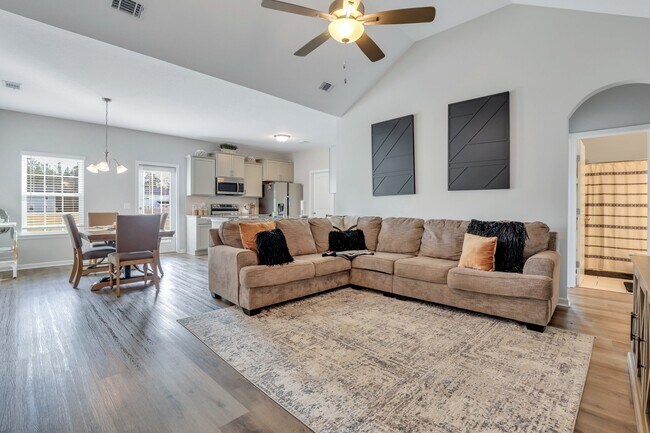 Building Photo - 181 Sunflower Cir NE
