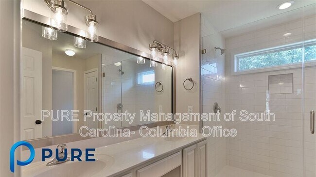 Building Photo - 229 Kenmore Park Dr