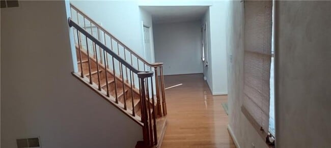 Building Photo - 4 bedroom 2.5 bath Home fo r rent Irwin, PA 15642
