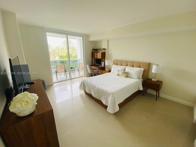 Building Photo - 10275 Collins Ave