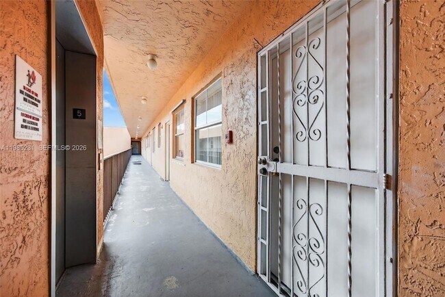 Building Photo - 199 SW 12th Ave