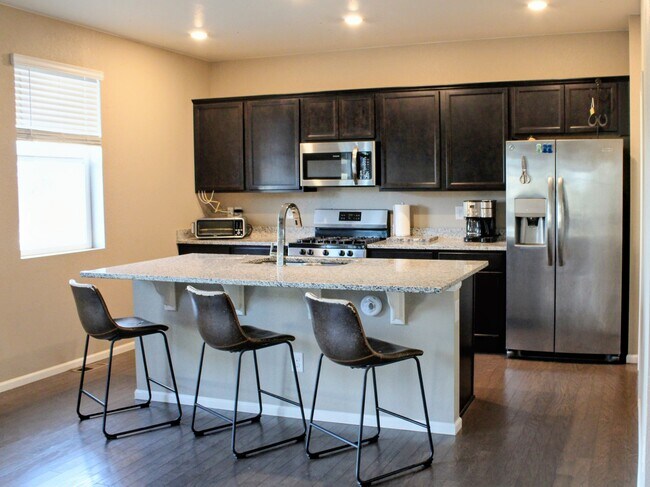 Building Photo - 415 3rd St