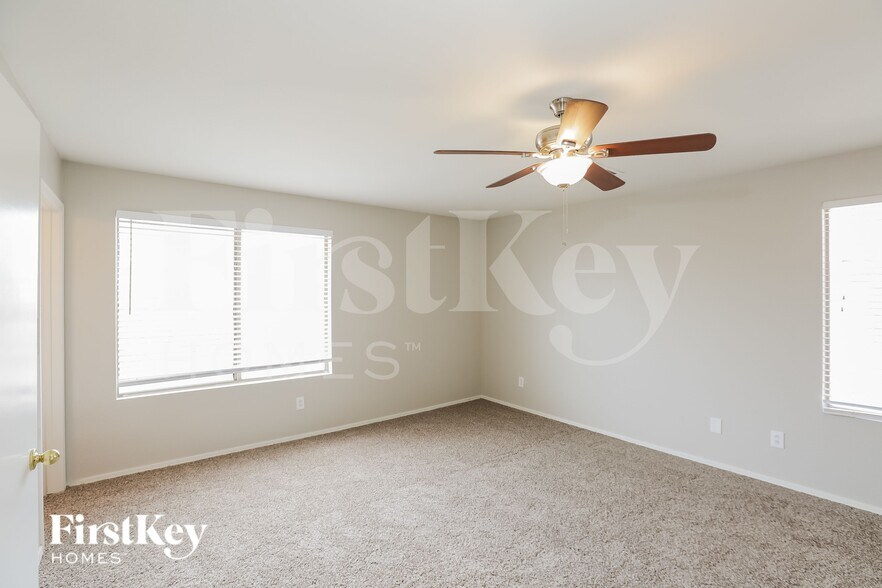 Building Photo - 7963 W Marlette Ave