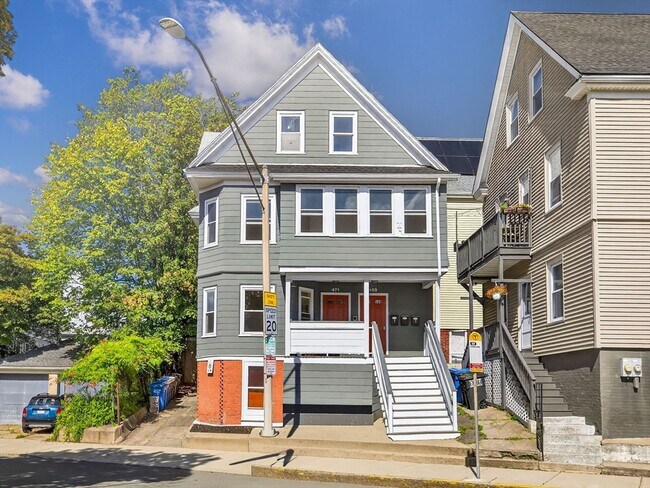 Building Photo - 471 Medford St