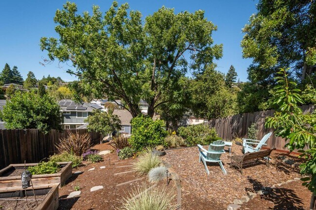 Building Photo - 2667 San Carlos Ave