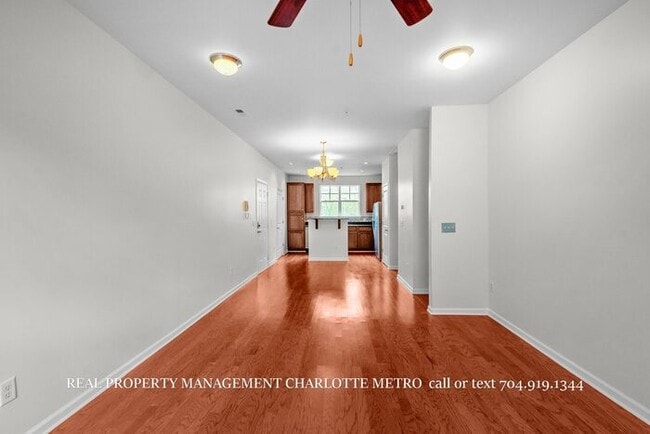 Building Photo - Charming 2 Bed, 2 Bathroom city Retreat Near Uptown Charlotte & Greenway Access