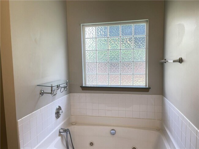 Building Photo - 385 Blackwood Ln