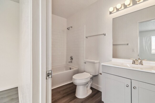 Building Photo - Updated 3 Bedroom Condo in Desert Shores V...
