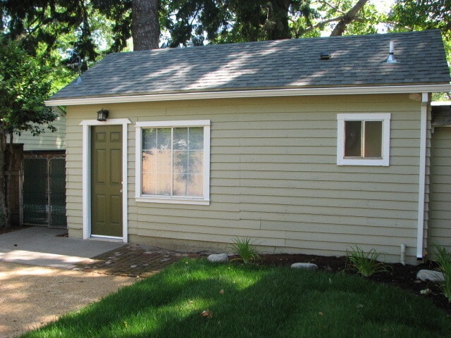 Building Photo - 313 W 1st Ave