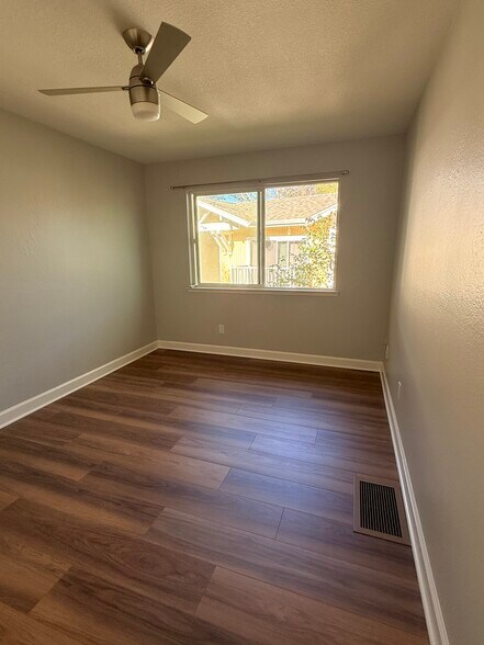 Building Photo - 755 14th Ave