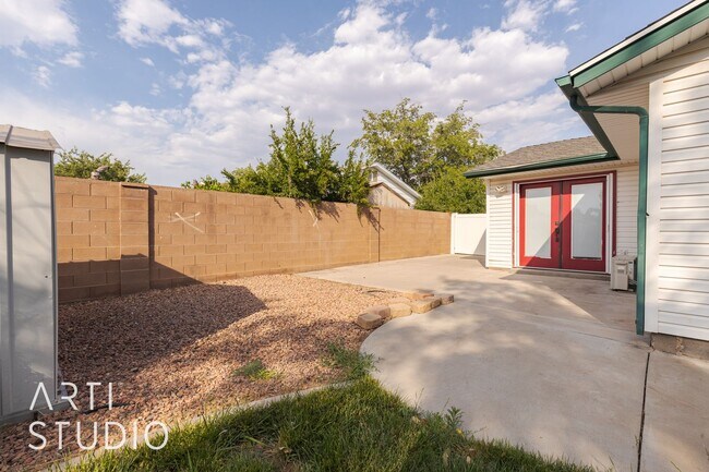 Building Photo - Spacious 4 Bedroom, 3 Bathroom Home for Rent