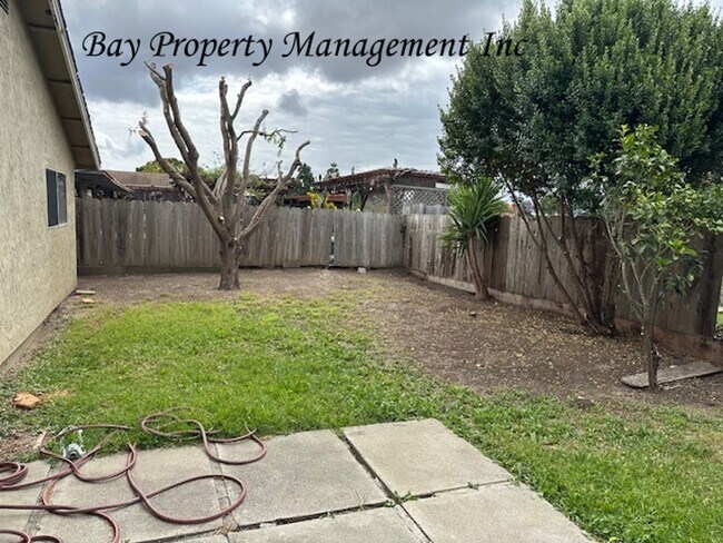 Building Photo - Updated 3-Bedroom Home with Large Backyard – Pets Welcome!